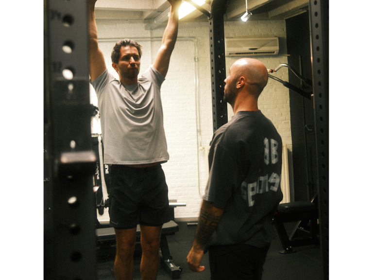 Matteo Simoni die traint bij Dilorenzo Personaltraining